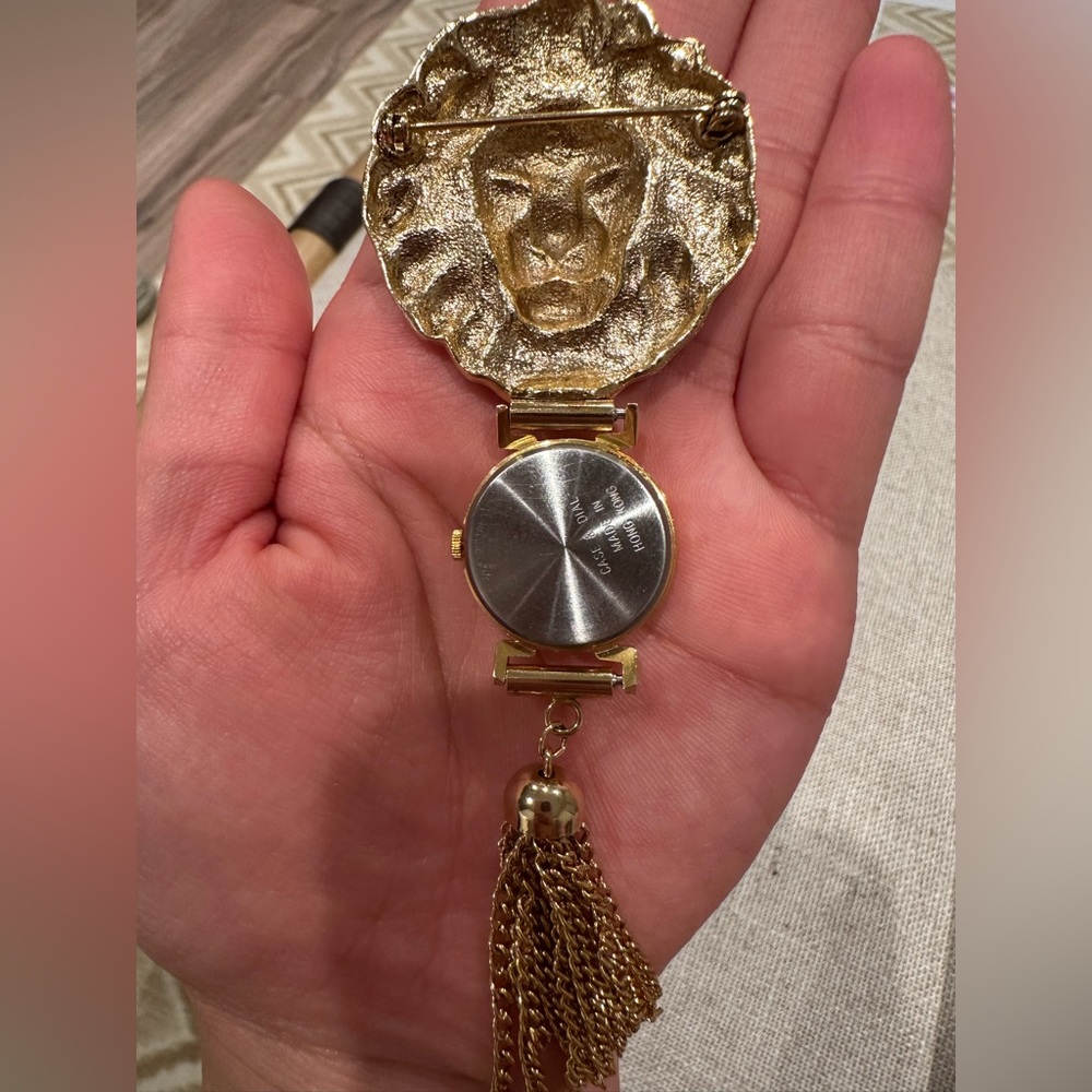 Unique Lion Head Broach with Watch - Excellent Condition - Picture 4 of 6